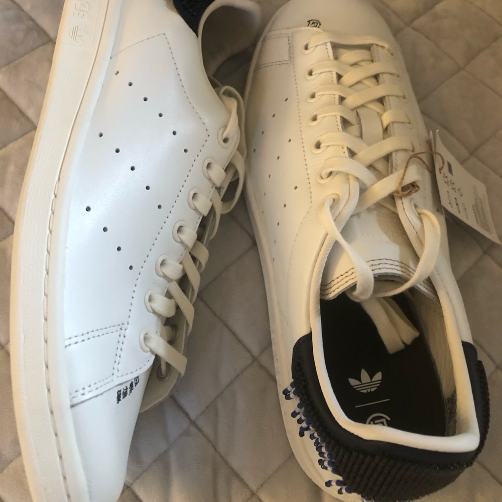 NIB adidas White Sneakers with Navy Heel Tab